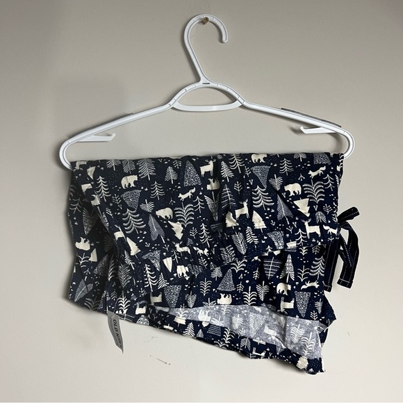 Old Navy Printed Holiday Women’s flannel Short Pajamas - Picture 4 of 4